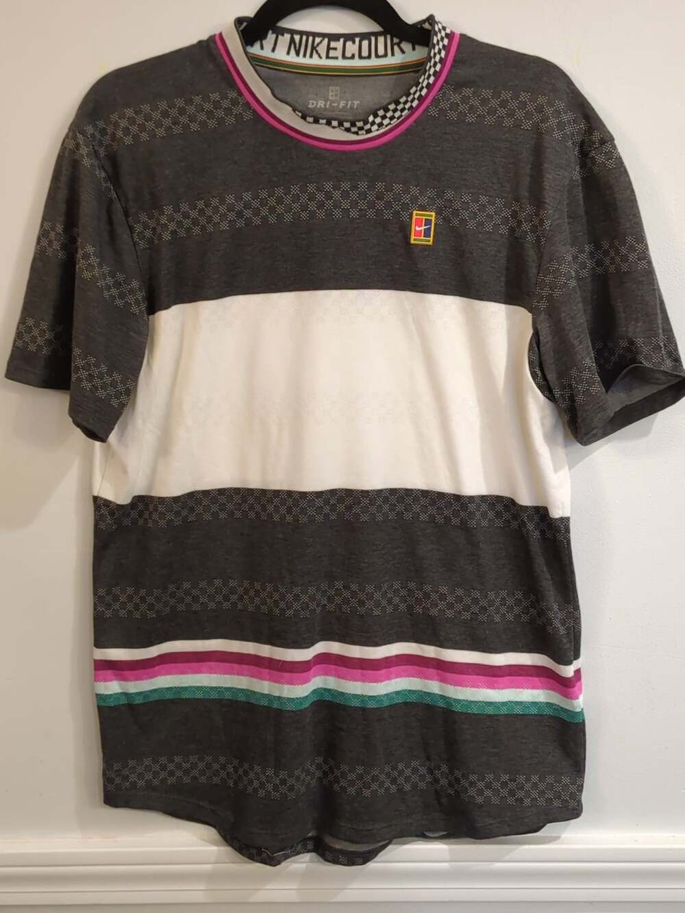 Nike NikeCourt Challenger Tennis Top Striped Dri-Fit Gray Shirt